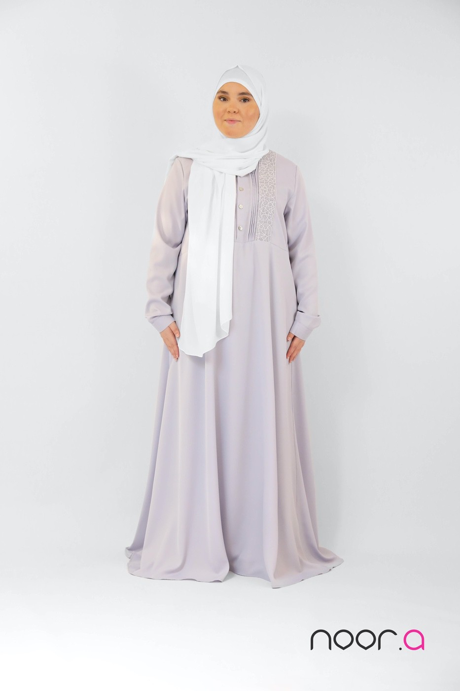 Robe longue abaya Yassira bleu hijab soie de Medine blanc collection Ramadan 2022