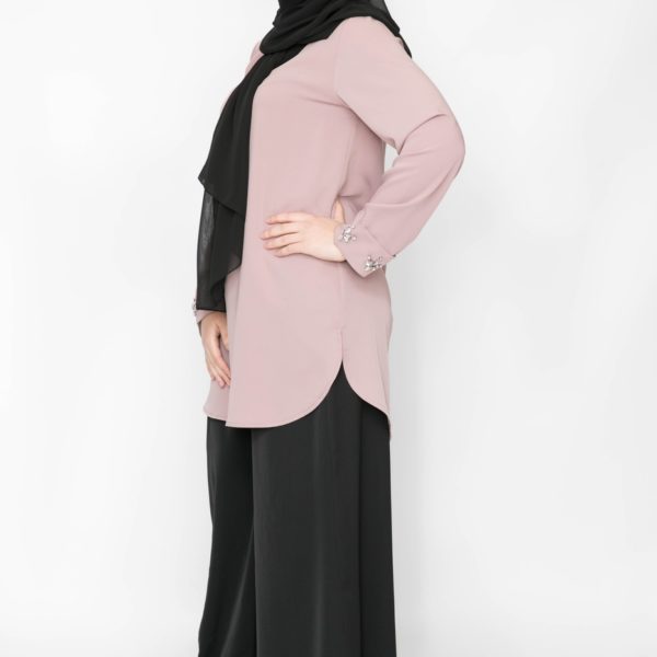 pantalon-large-pour-hijab-noir-fluide-tunique-bijoux-mauve-hijab-mousseline-de-luxe-noir (4)