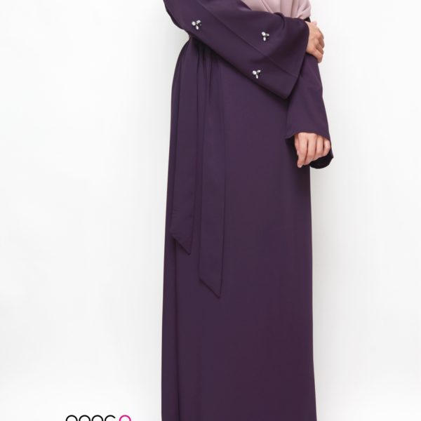 robe-abaya-ambre-creations-noora-aubergine-hijab-soie-de-medine-nude (3)