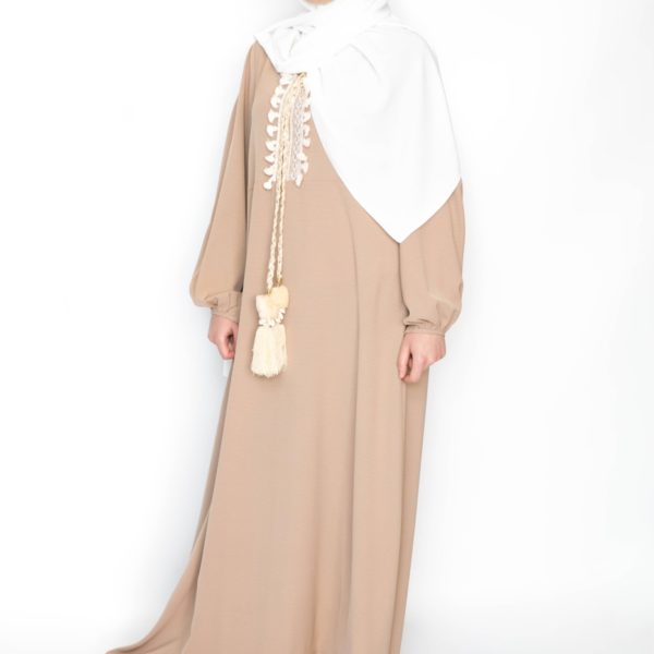 robe-longue-hijab-champetre-beige-hijab-soie-de-medine-blanc (8)