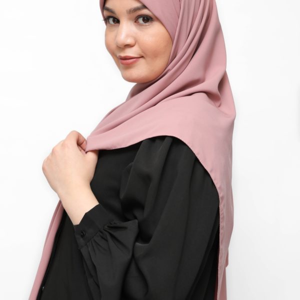 tunique-longue-noir-hijab-soie-de-medine-maxi-carré-rose (5)