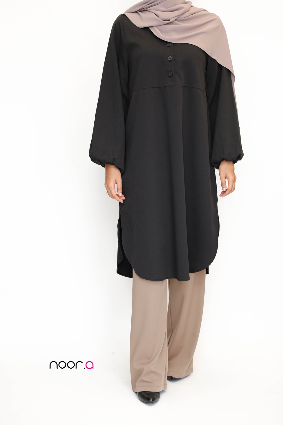 tunique-longue-noire-hijab-soie-de-medine-palazzo-taupe (5)